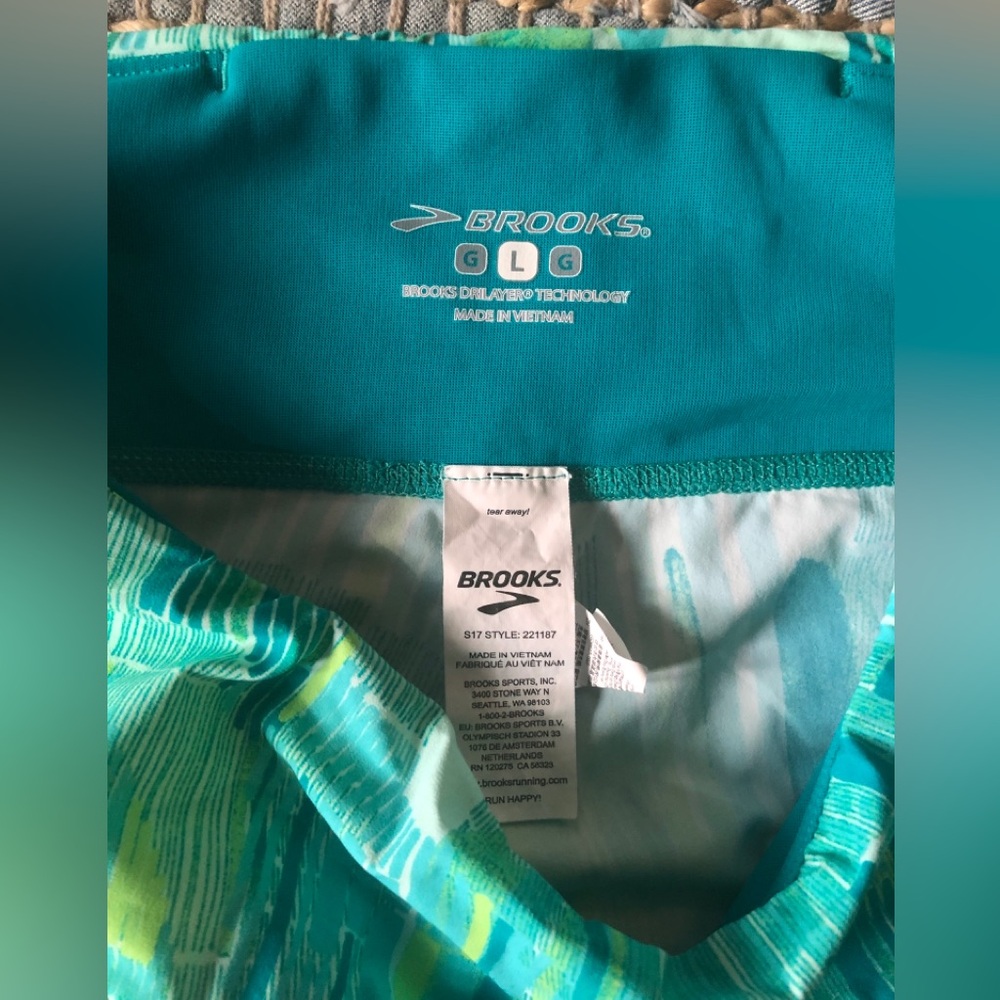 Women’s Brooks Green & Teal Patterned Active Leggings
Run Happy
Size L